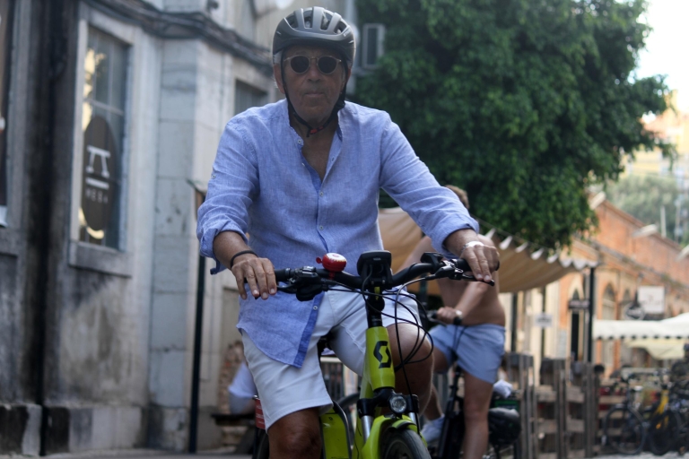 Lisbon: 3-Hour Tour by E-Bike Tour in Portuguese