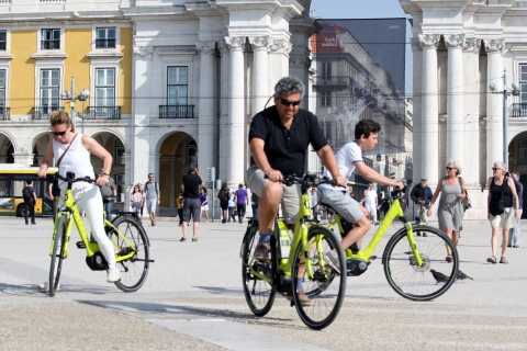 Lissabon: E-Bike-Tour zur Statue Cristo Rei in AlmadaLissabons Süden: 3-stündige E-Bike-Tour auf Deutsch