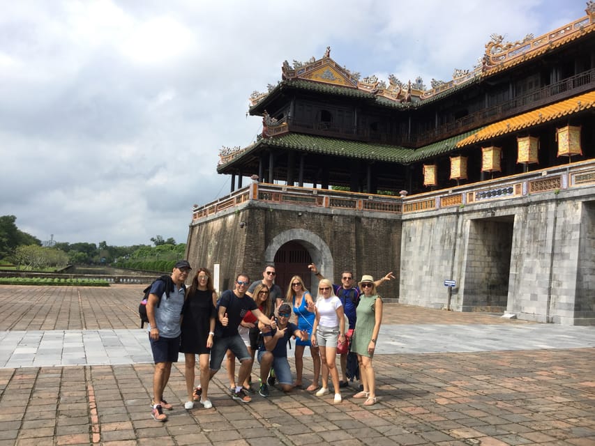 Excursión Privada por la Ciudad de Hue Pagoda Thien Mu Barco Dragón y