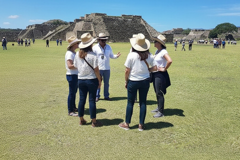 Tour Oaxaca Antigua: Monte Albán, Alebrijes & Artesanías Oaxaca Antigua: Full-Day Cultural Experience