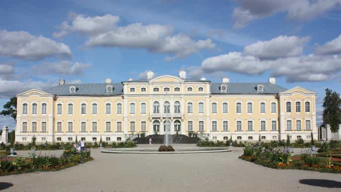 from riga rundale palace bauska castle tour to vilnius