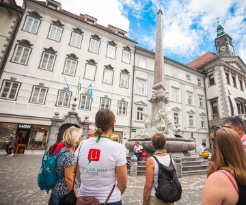 Ljubljana: Slovenian Cuisine Walking Tour with Tastings
