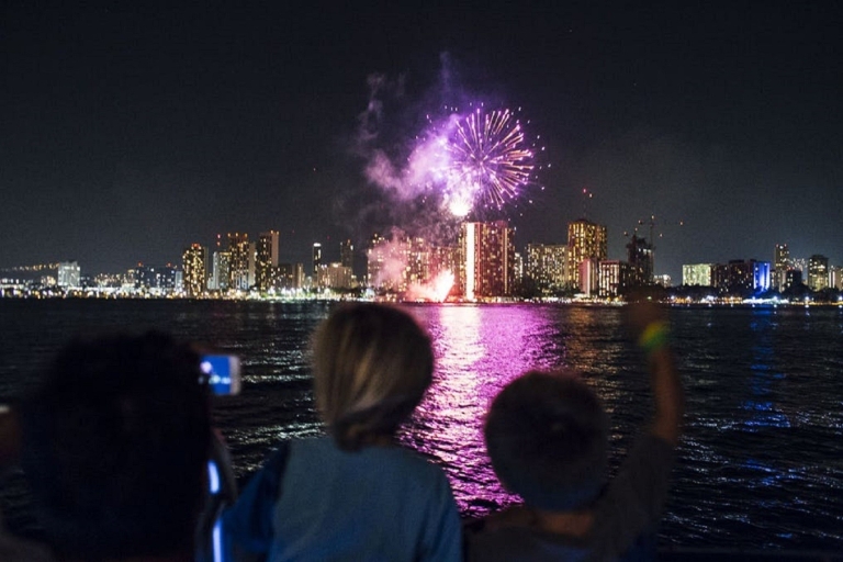 Oahu: crucero de fuegos artificiales el viernes por la noche en Waikiki