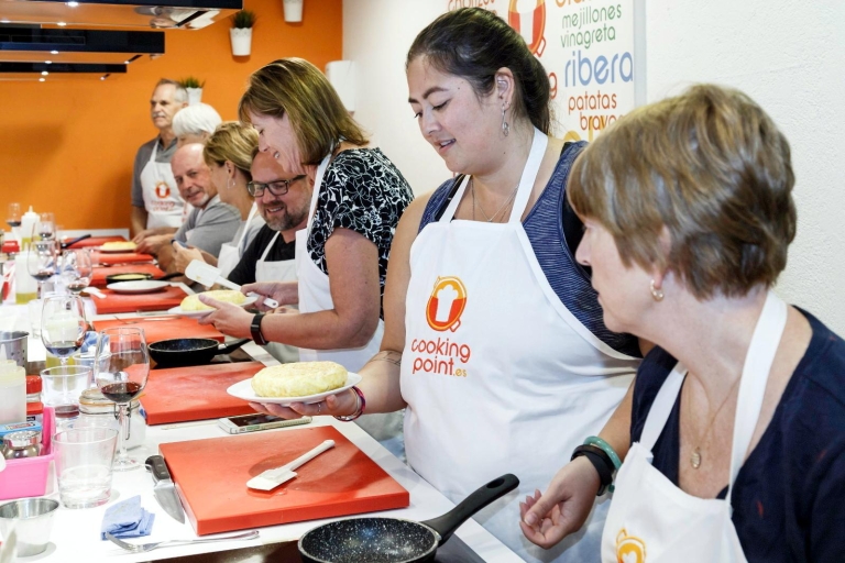 Madrid: clase de cocina española de medio díaClase de cocina de tapas por la tarde