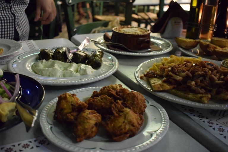 Ateny: degustacja potraw i wina w nocyMała wycieczka grupowa