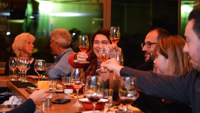 athens food and wine tasting tour at night