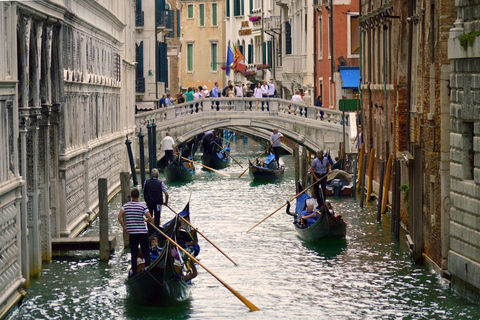 Venecia: tour compartido en góndolaTour público en góndola