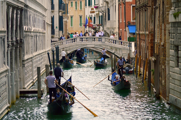 Venice: Shared Gondola TourPublic Gondola Tour at 11 AM