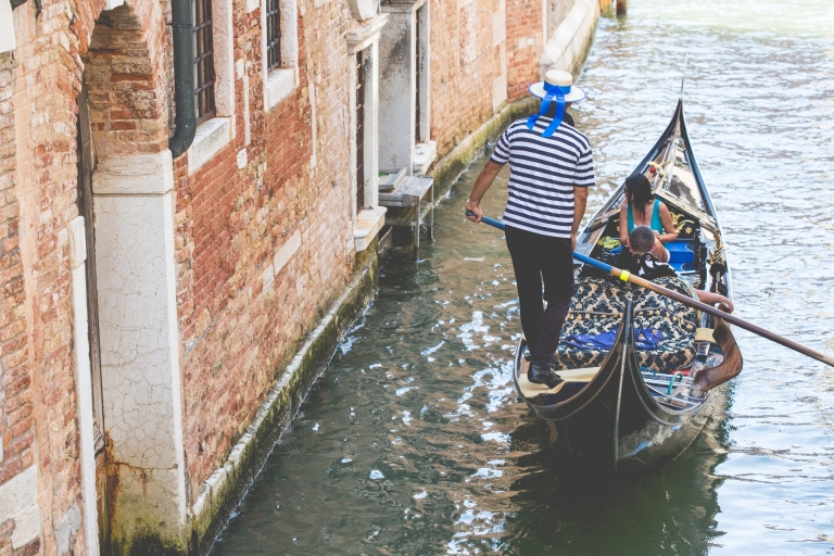 Venice: Gondola & Doge's Palace Italian tour
