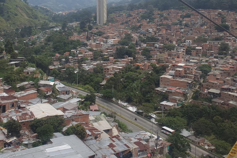 Medellin: Luxury and Private City Tour in French