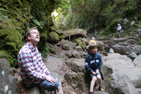 Madeira: Fontane di Rabaçal 25 Passeggiata di Levada e Cabo GirãoRabaçal: passerella e sentiero Levada das 25 Fontes