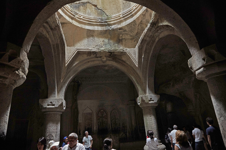 Descubra el monasterio Geghard y el templo Garni, viaje de medio díaOpción estándar