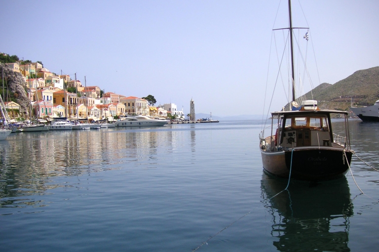 Ab Rhodos: Ganztägige Bootsfahrt zur Insel Symi