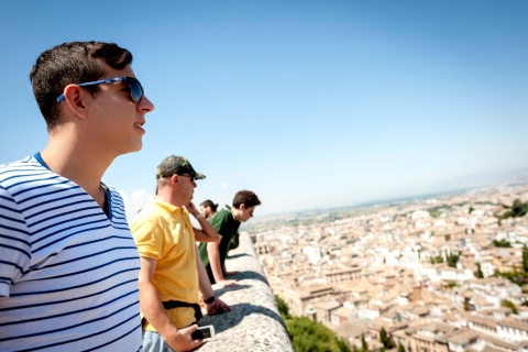 Granada: rondleiding Alhambra, verschillende opties mogelijkAlcazaba en Generalife: Engelse tour met toegang tot de tuin