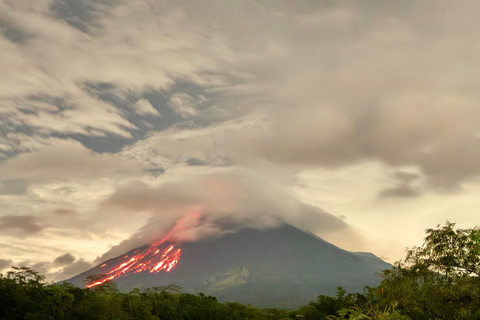 Yogyakarta: Merapi Volcano Night Lava Views with Pick Up Yogyakarta: Merapi Volcano Night Lava Views Without Hiking