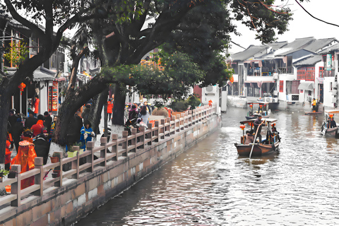 Zhujiajiao Water Town e tour dello shopping al mercato dei prodotti contraffatti di ShanghaiGiro turistico alla città sull&#039;acqua di Zhujiajiao e al mercato dei falsi di Shanghai