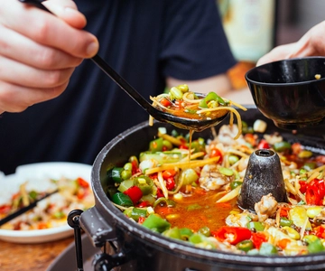 Singapore: Private Food Tour – 10 Tastings with Locals