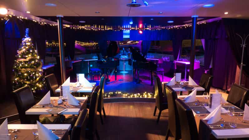 Budapest: Christmas Day Dinner Cruise with Live Piano Music