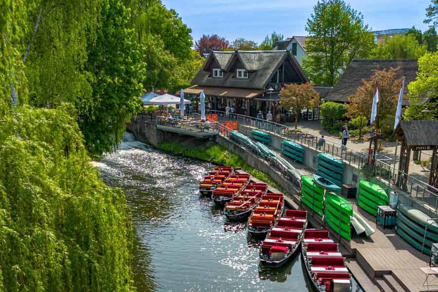 Burg: Sommerliche Bootsfahrt durch das Biosphärenreservat Spreewald. Foto: GetYourGuide