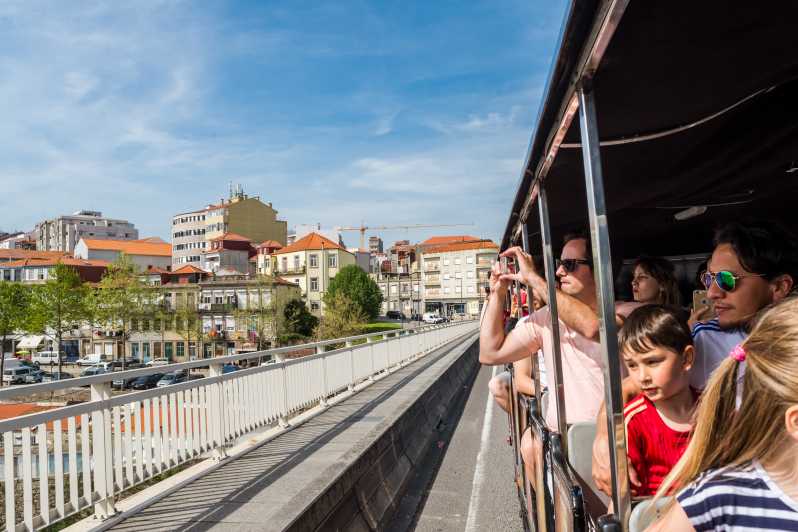 Tour di Porto in treno, crociera fluviale e cantina di vini