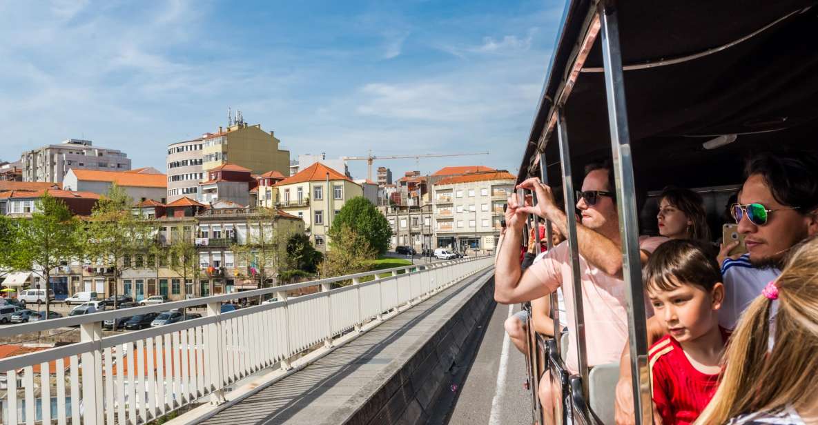 Tour di Porto in treno, crociera fluviale e cantina di vini