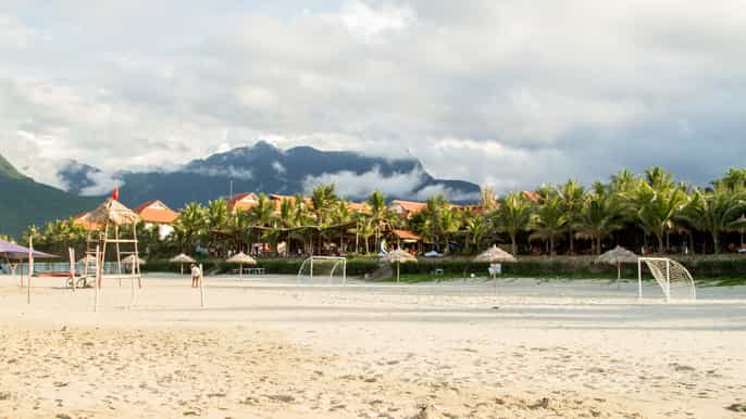 fullday hai van pass lang co beach from da nang