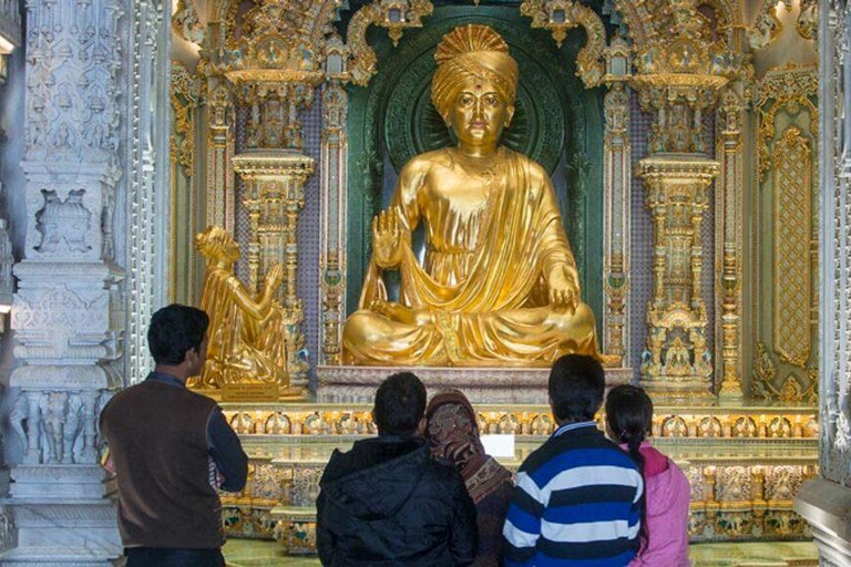 Delhi: Akshardham 2-Hour Guided Evening Light & Sound Show Akshardham Tour with Guide + Car