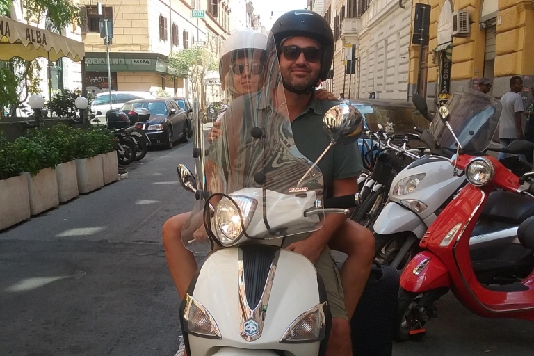 Roma: alquiler de scooter New Liberty 125 cc (1-7 días)Alquiler de scooter New Liberty 125 cc (12 h)
