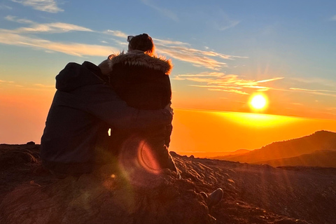 Catania: Excursión al atardecer en el EtnaCatania : Excursión al Atardecer en el Etna