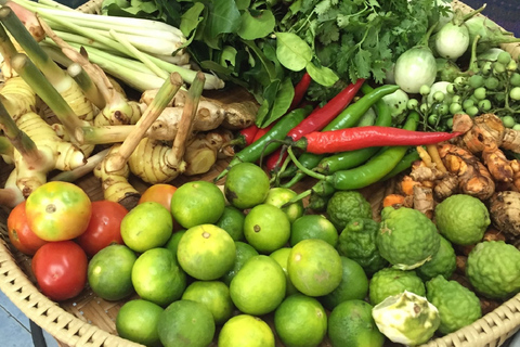 Phuket: Clase de Cocina Tailandesa Fácil de Medio Día y Visita al Mercado LocalPhuket Cocina Tailandesa Fácil: Clase de 4 horas y Visita al Mercado Local