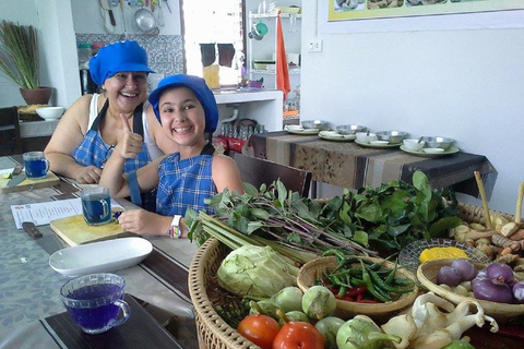 Phuket: Clase de Cocina Tailandesa Fácil de Medio Día y Visita al Mercado LocalPhuket Cocina Tailandesa Fácil: Clase de 4 horas y Visita al Mercado Local