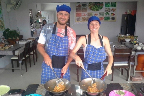 Phuket: półdniowa lekcja gotowania i wycieczka po bazarzePhuket: 4-godzinna lekcja gotowania i wycieczka po bazarze