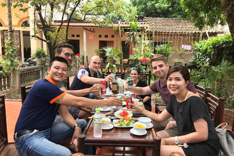 Hoa Lu och Tam Coc med cykeltur och familjebesökTur i liten grupp