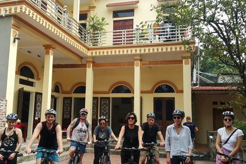 Hoa Lu och Tam Coc med cykeltur och familjebesökTur i liten grupp