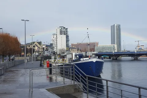 Esperienza di camminata eclettica a Belfast lungo la Via Marti