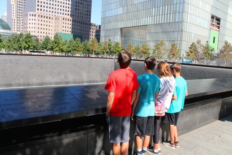 NYC: Przyjazna dzieciom wycieczka do Ground Zero z biletem do muzeum 9/11Wycieczka rodzinna po francusku z biletem do Muzeum 9/11