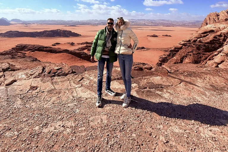 Wadi Rum: Red & White Desert Jeep Tour and Stargazing
