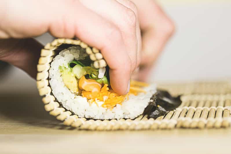 Tokyo: Asakusa Food & Culture Tour met Skytree & Sushi Make