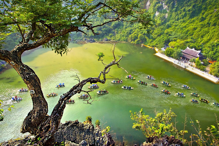 Vanuit Hanoi: dagtrip Tràng An, Bích Động-pagode & fietsenDaguitstap vanuit Hanoi: Tràng An, Bích Động-pagode & Hoa Lư