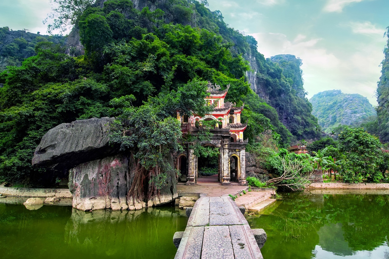 Vanuit Hanoi: dagtrip Tràng An, Bích Động-pagode & fietsenDaguitstap vanuit Hanoi: Tràng An, Bích Động-pagode & Hoa Lư