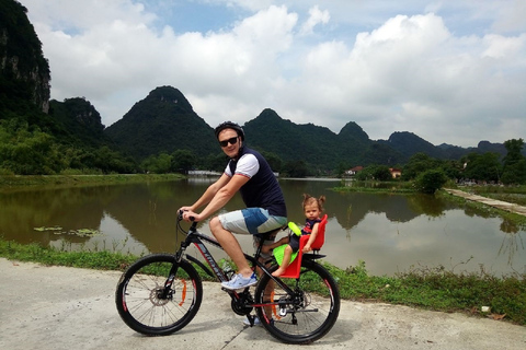 Vanuit Hanoi: dagtrip Tràng An, Bích Động-pagode & fietsenDaguitstap vanuit Hanoi: Tràng An, Bích Động-pagode & Hoa Lư