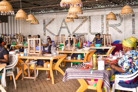 Nairobi: Kazuri Beads Factory Tour With Round-trip Transfer Nairobi: Guided Kazuri Beads Factory & Giraffes Centre Tour.