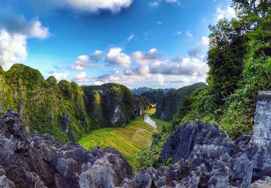 Small group tour from Hanoi: Mua Cave, Tam Coc, Bich Dong