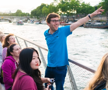 Paris: Evening Bike and Boat Tour