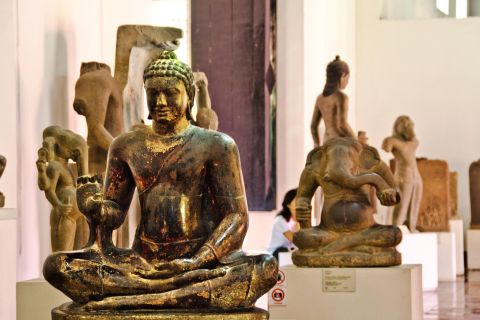 Экскурсия по Королевскому дворцу на полдня, Национальному музею и храму Ват Пном