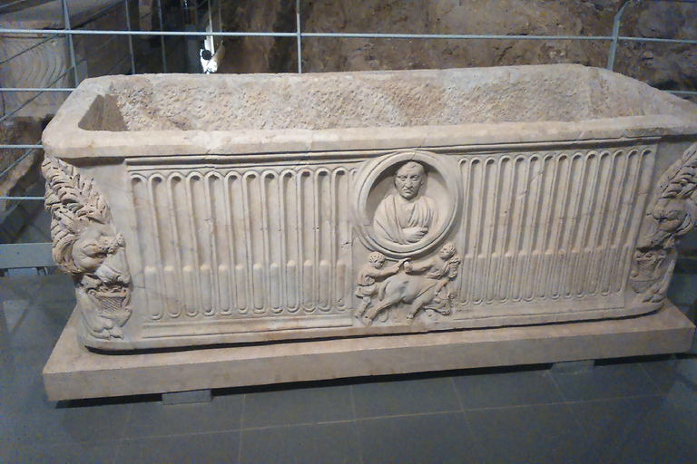 Rome: Vatican Necropolis and Via Triumphalis Guided Tour Necropoli Vaticana