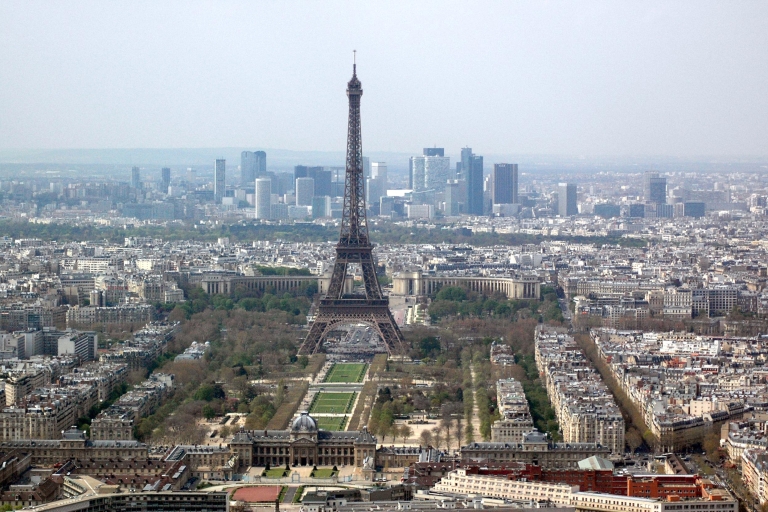 Paryż: wstęp bez kolejki na wieżę Eiffla i audioprzewodnikWycieczka z audioprzewodnikiem po wieży Eiffla + rejs