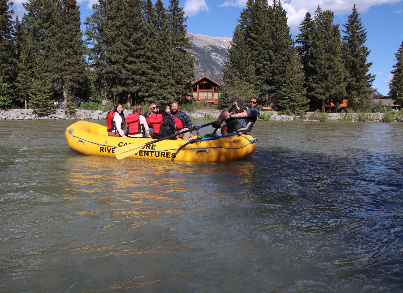 Canmore: Rocky Mountain – 1,5 times naturskøn tur med flåde på Bow River