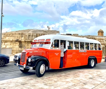 Valletta: Vintage Bus to Valletta, Sliema, Rabat & Mdina