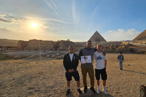 Vanuit Hurghada: bustour Gizeh-piramides & Egyptisch museumGedeelde tour (geen toegangsprijzen)